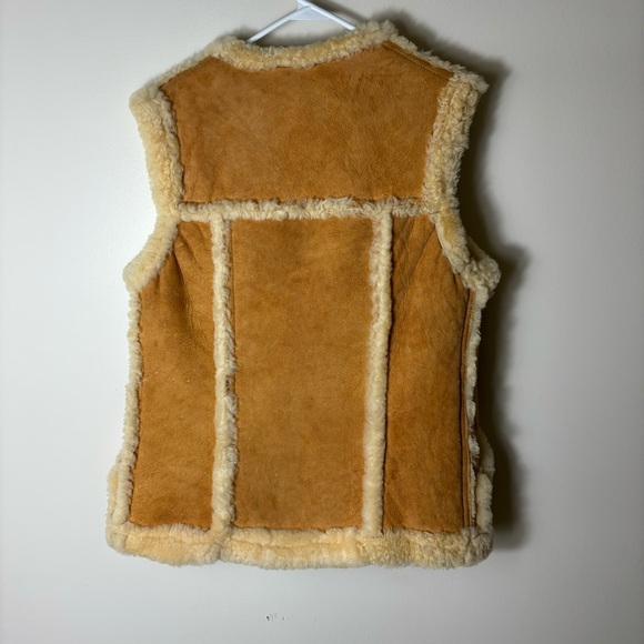 Vintage shearling unisex vest coat with pockets & toggle closure - Picture 3 of 14